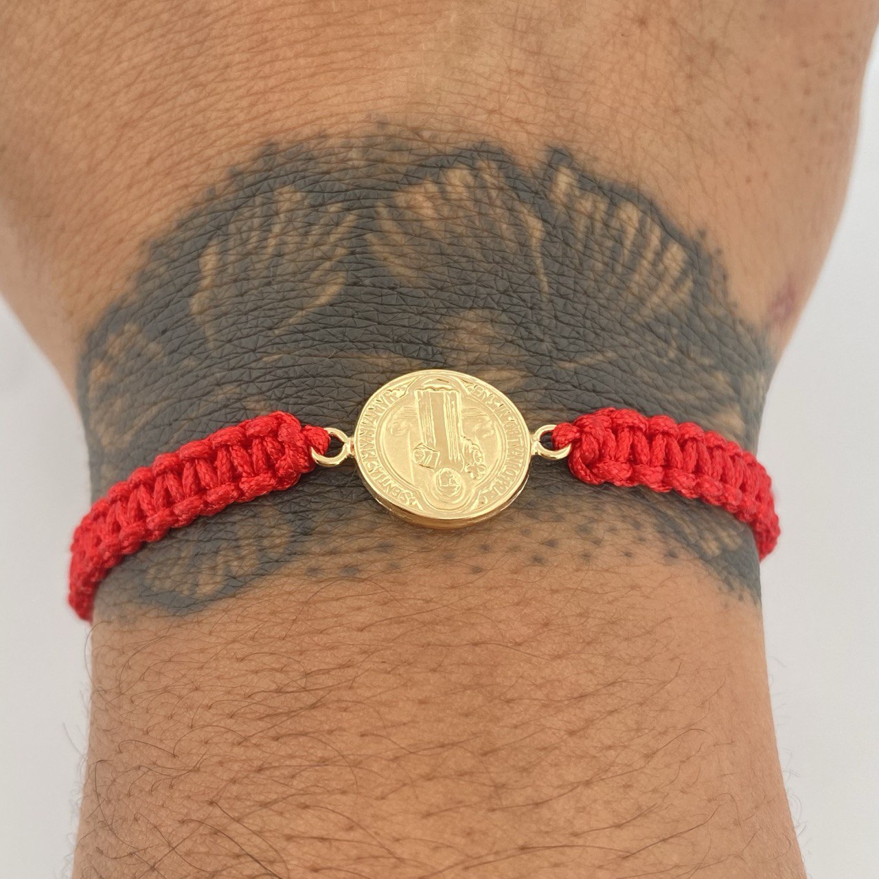 Pulsera Roja San Benito 0.8gr / Oro 18K &