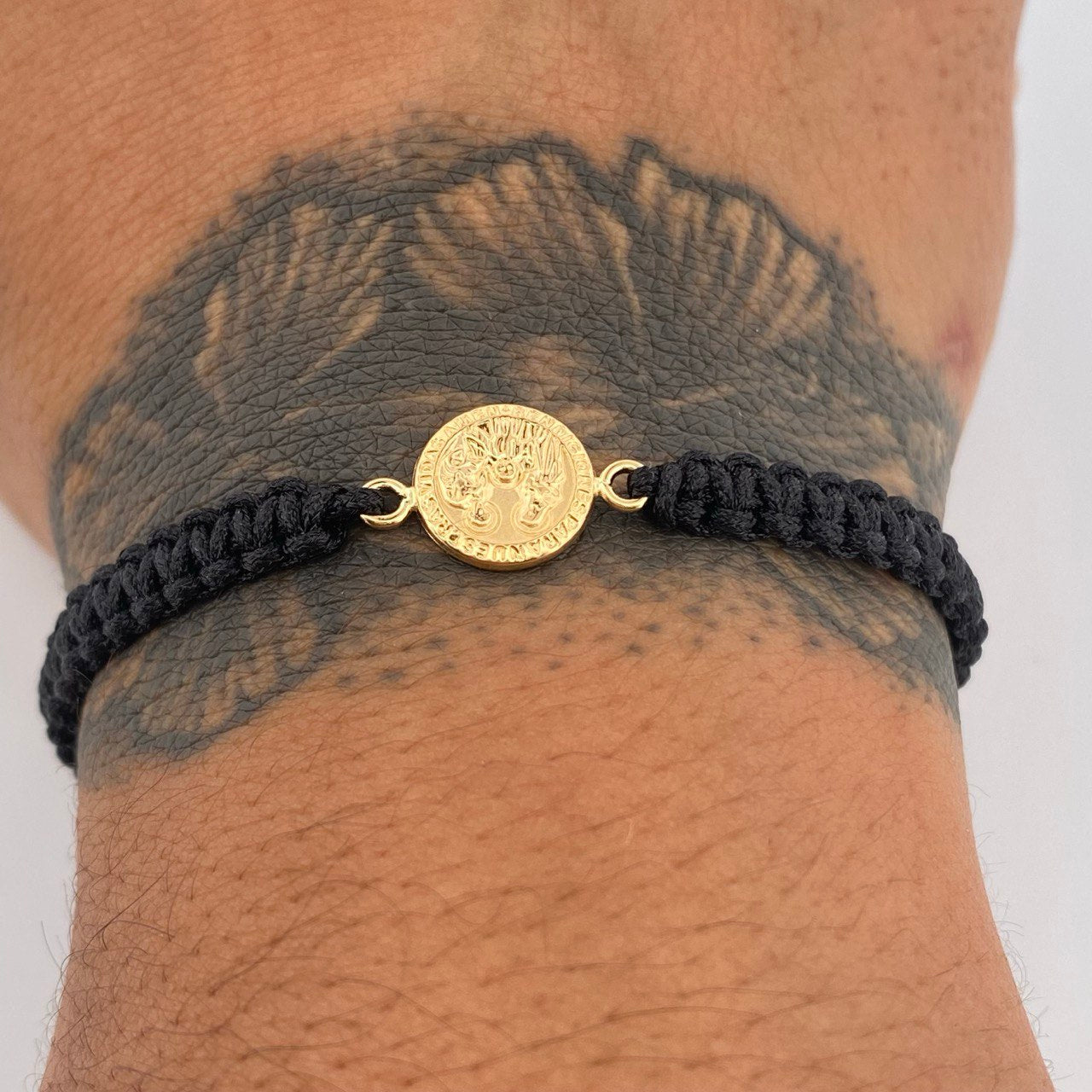 Pulsera Negra Sagrada Familia 0.6gr / Oro 18K &