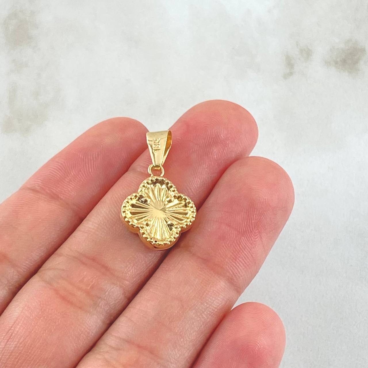 Dije Trebol 0.95gr / 2.4cm / Oro 18K