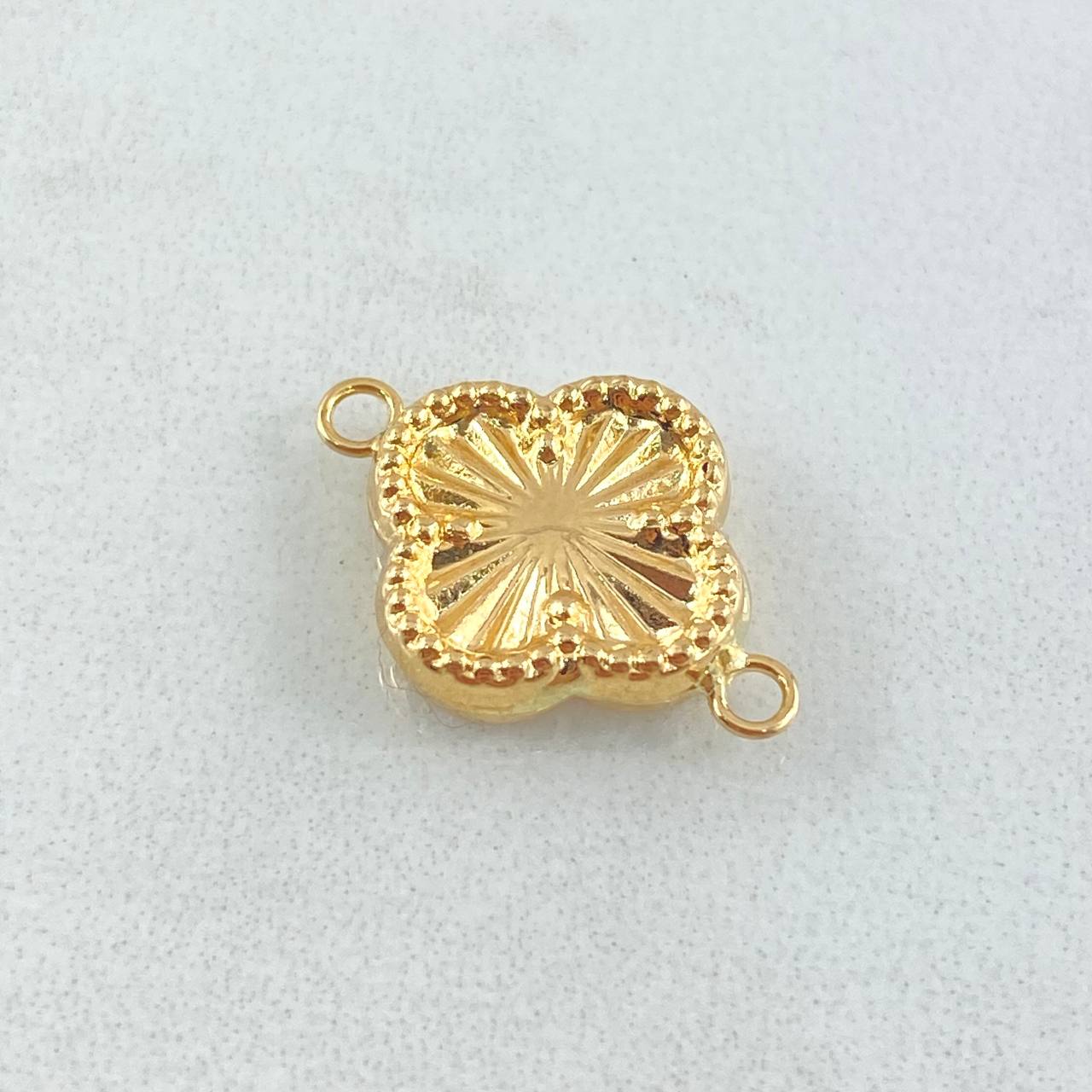 Herraje Trebol 0.85gr / 2cm / Oro 18K