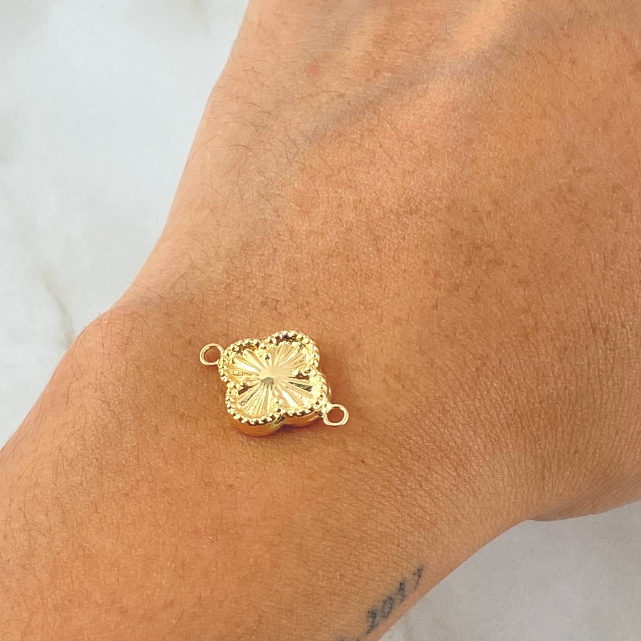 Herraje Trebol 0.85gr / 2cm / Oro 18K