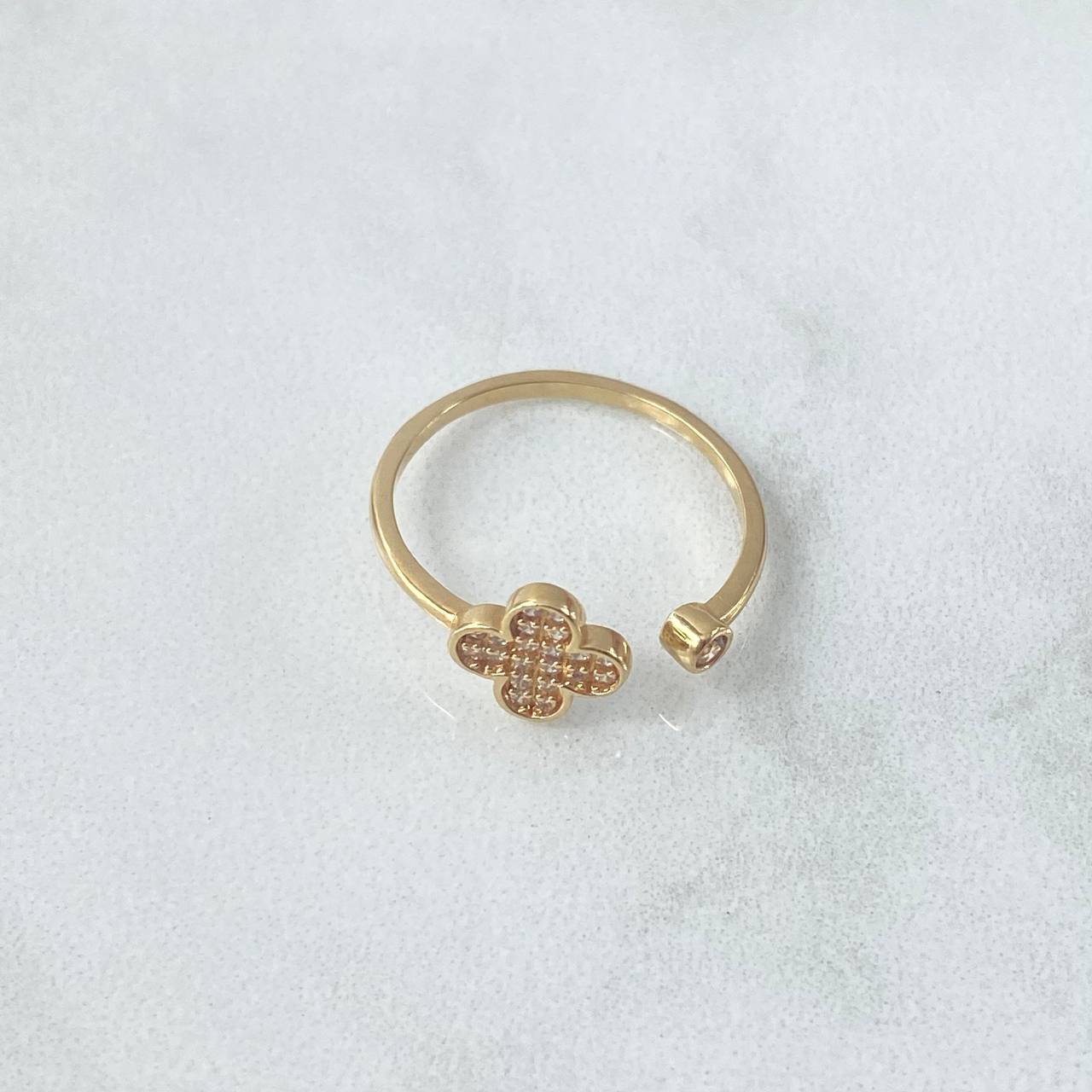 Anillo Trebol 1.6gr / T7 / Circones Blancos Oro Amarillo