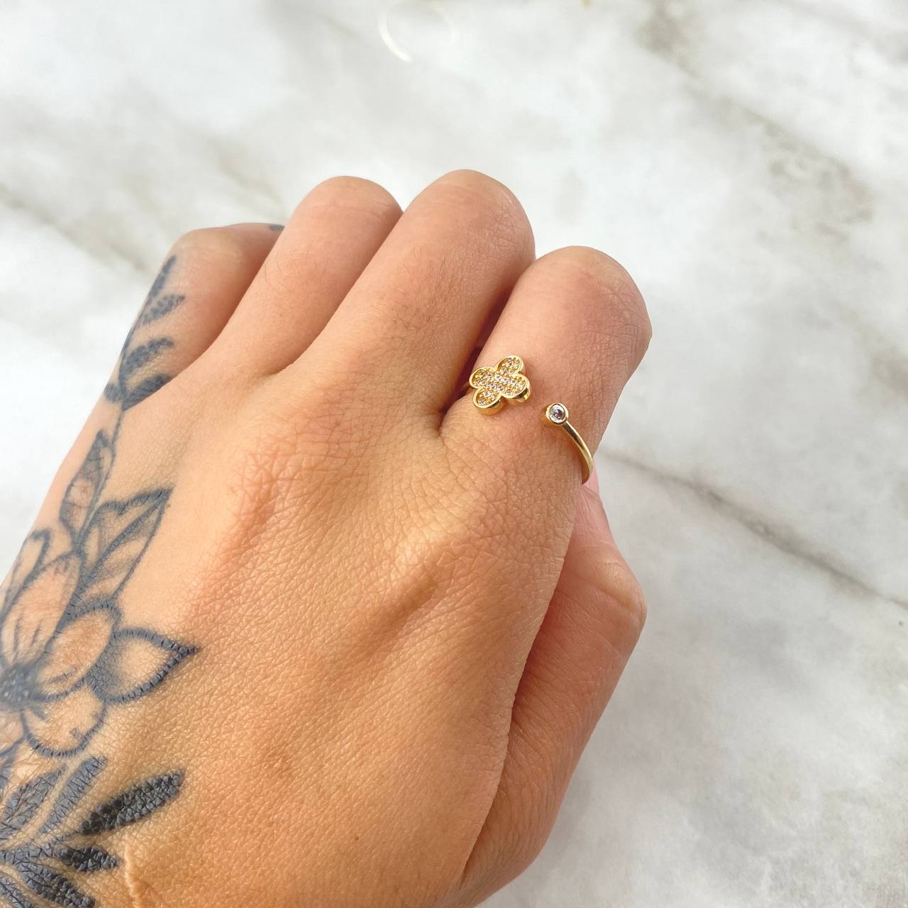 Anillo Trebol 1.6gr / T7 / Circones Blancos Oro Amarillo