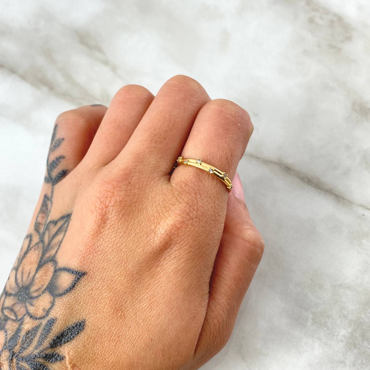 Anillo Corona De Espinas 1.55gr T6 3/4 Circones Blancos Oro Amarillo