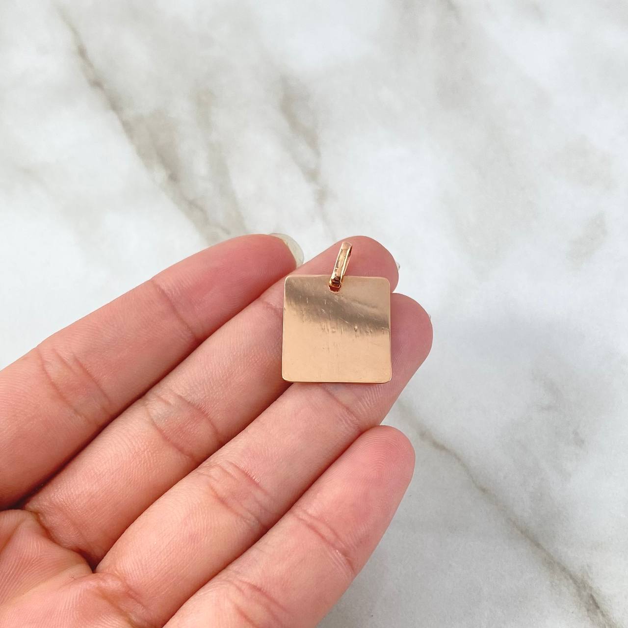 Dije Placa Cuadrado Liso 1.1gr / 2cm / 1.3mm - 1.4mm Oro Rosa © (Oferta)