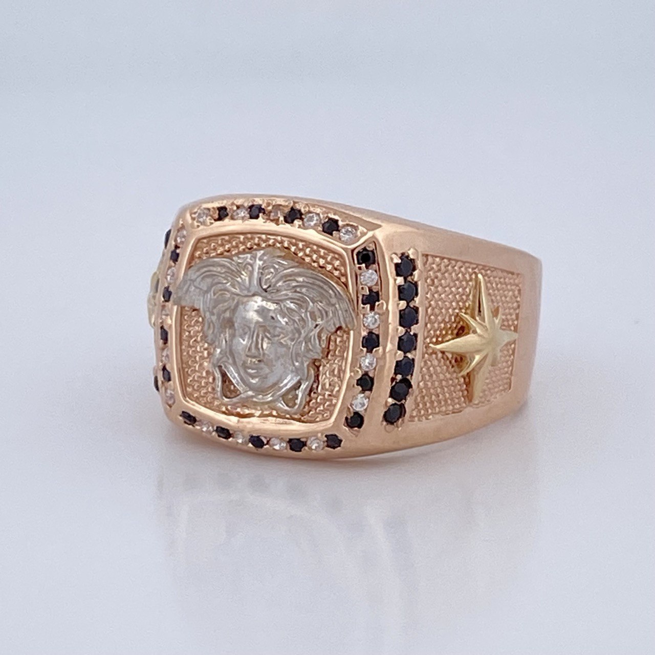 Anillo Medusa 6.75gr / T11 / Oro 18K $