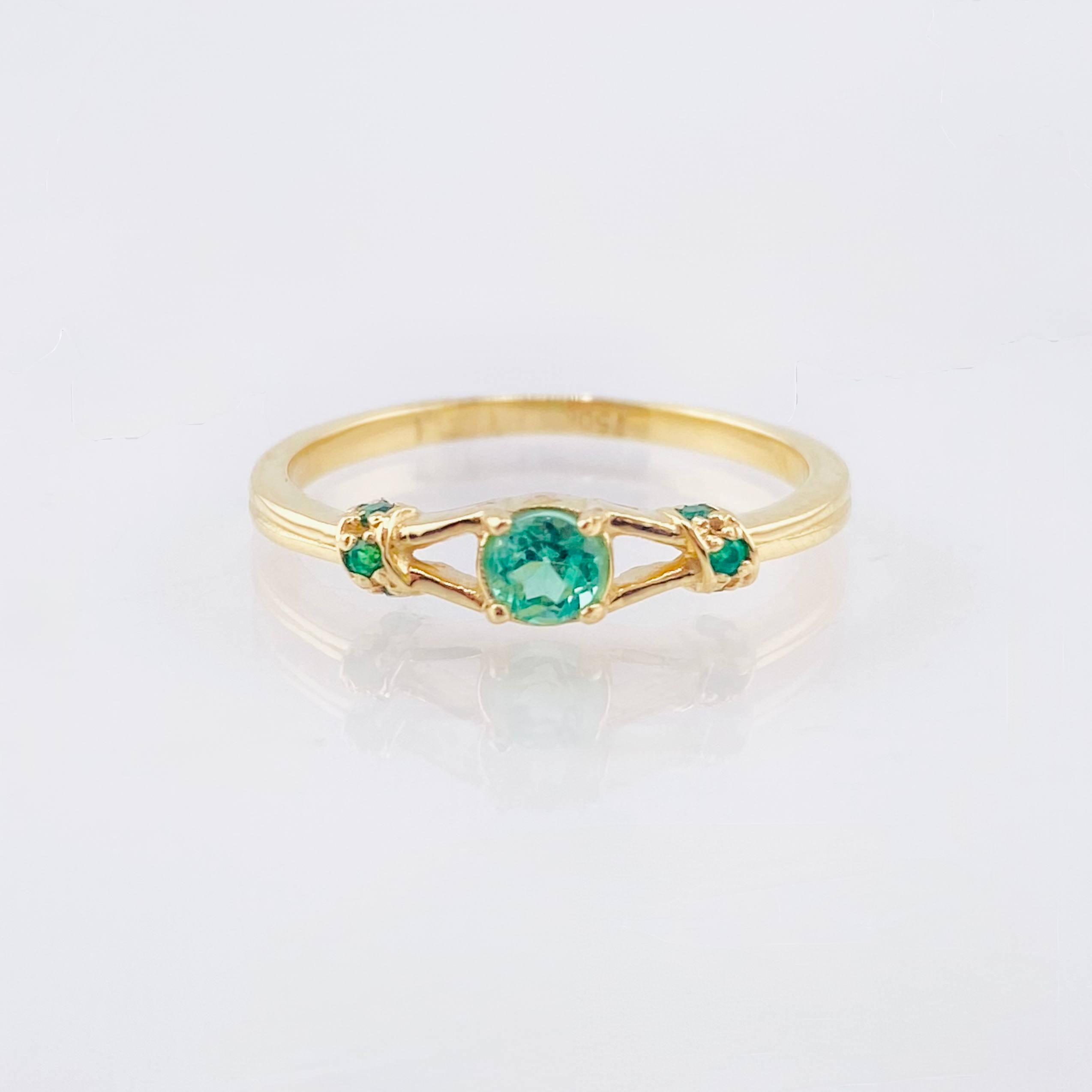 Anillo Vertices Ampliadas Esmeraldas 29pts 2gr / T7 / Oro Amarillo 18K