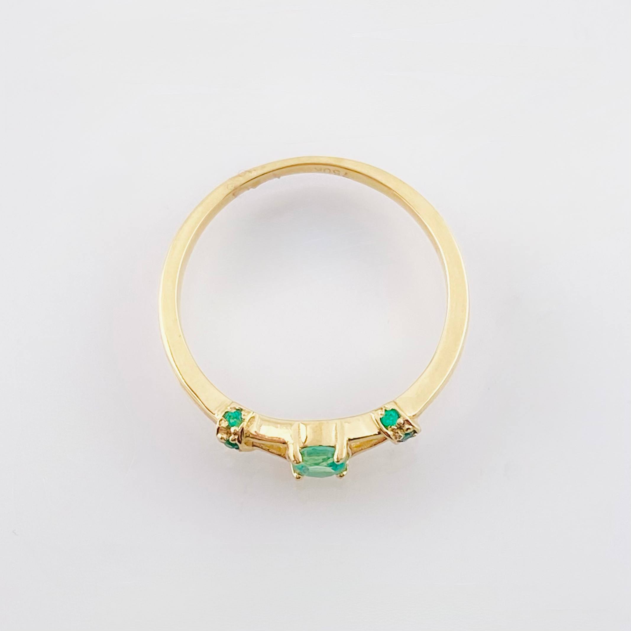 Anillo Vertices Ampliadas Esmeraldas 29pts 2gr / T7 / Oro Amarillo 18K