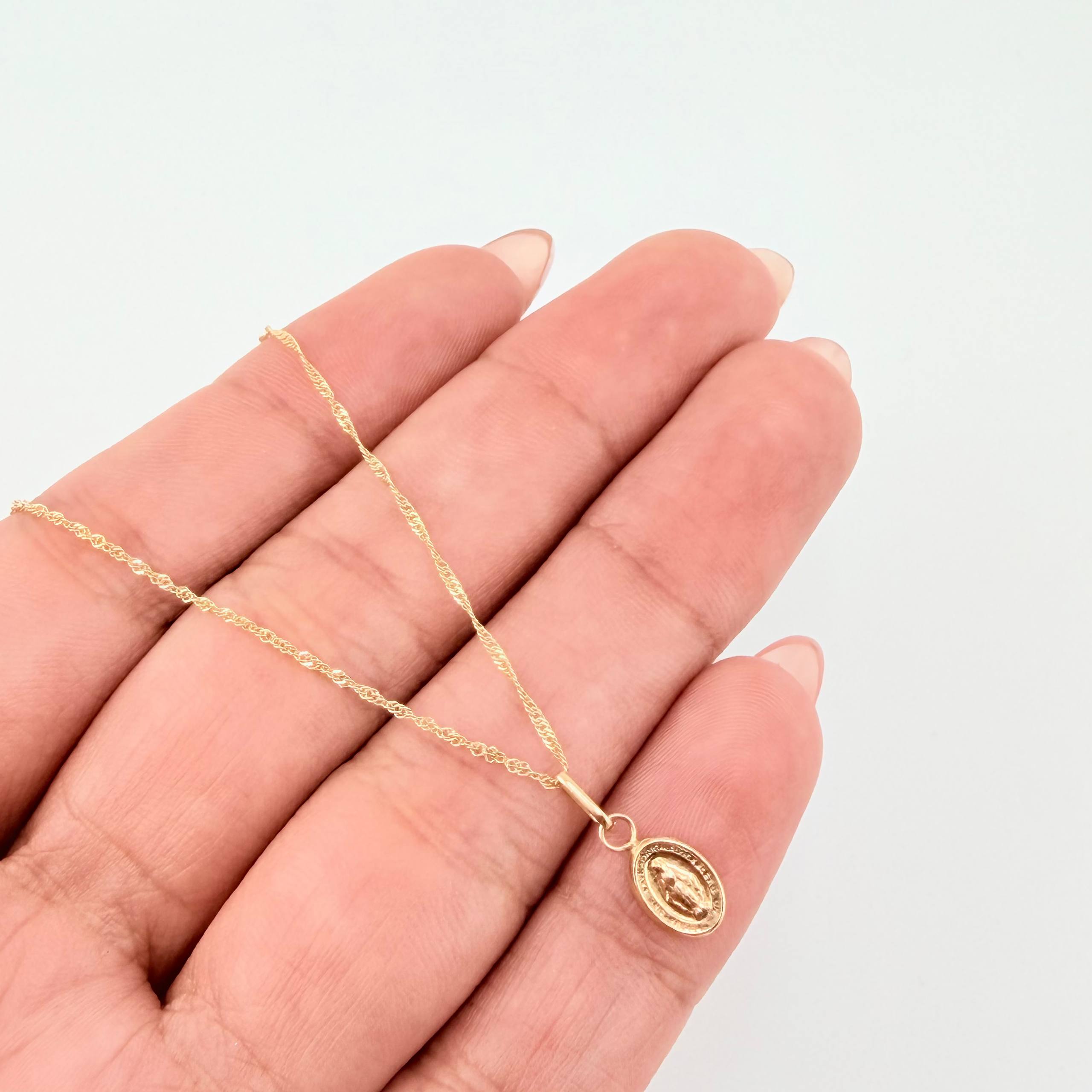 Set Cadena y Dije Singapur + Virgen Milagrosa 1.25gr / 40cm / 0.9mm Oro Amarillo 18K (Oferta)