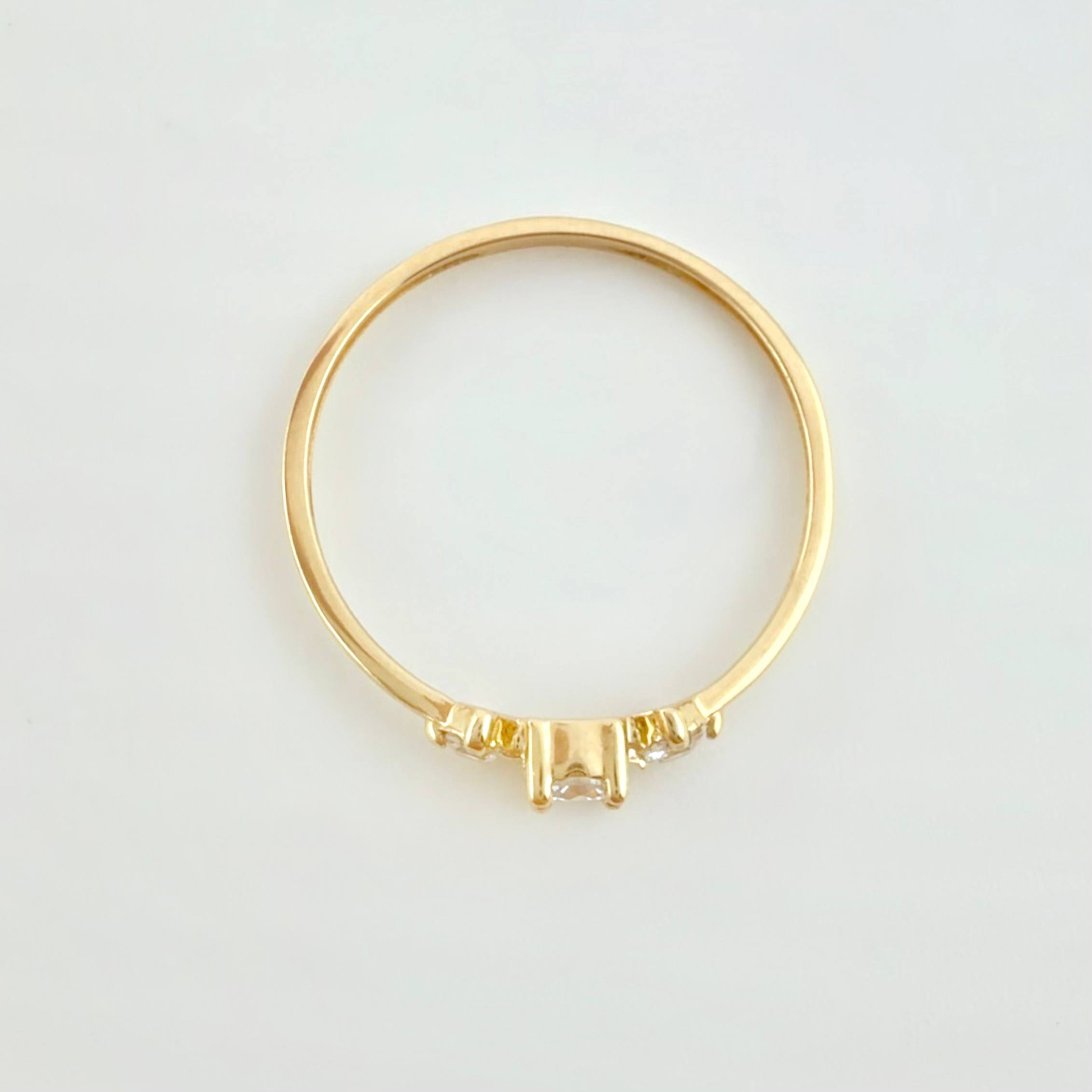 Anillo Solitario Trio 0.75gr / T5 / Oro Amarillo 18K *