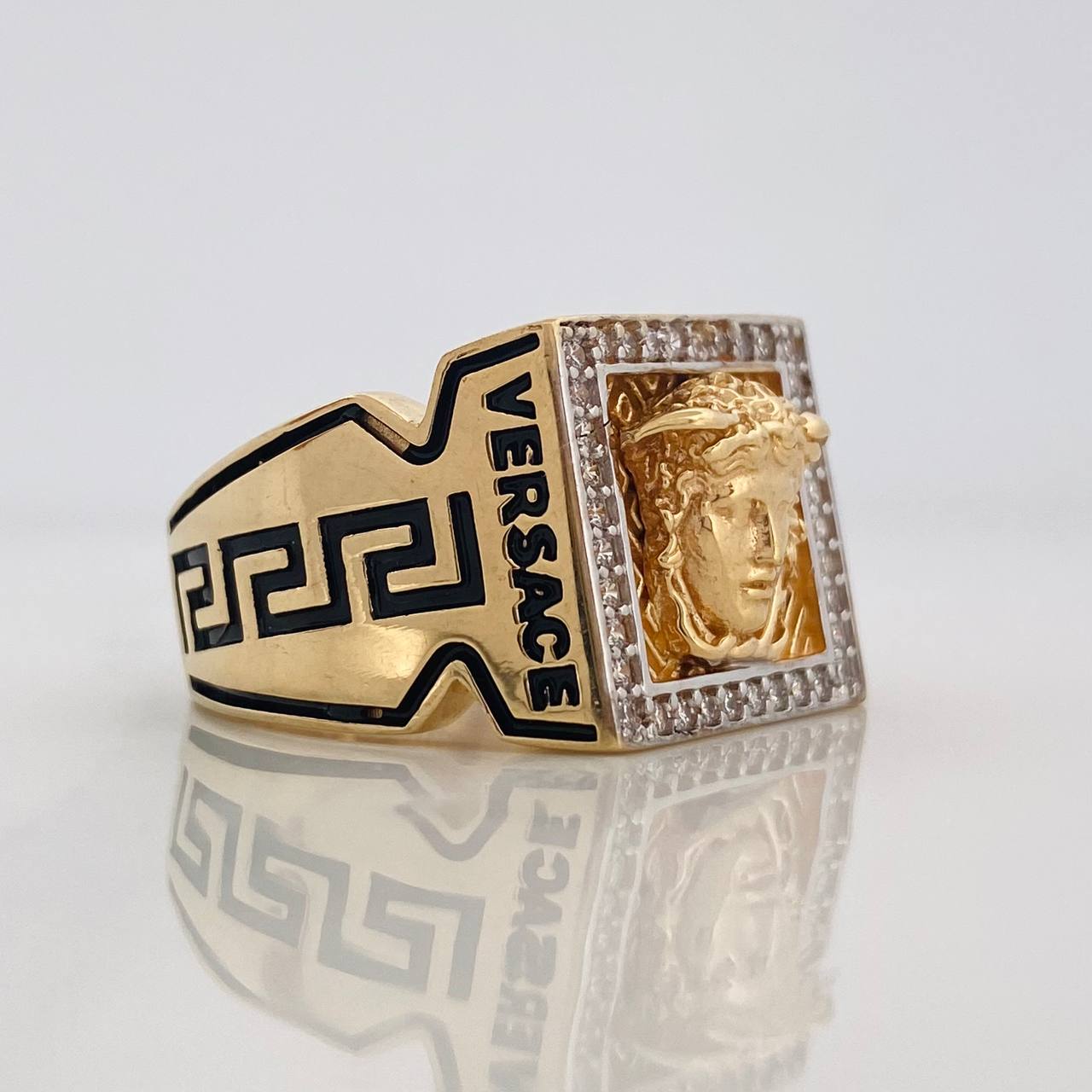 Anillo Medusa 13.4g / T11 1/4 Oro Amarillo 18K