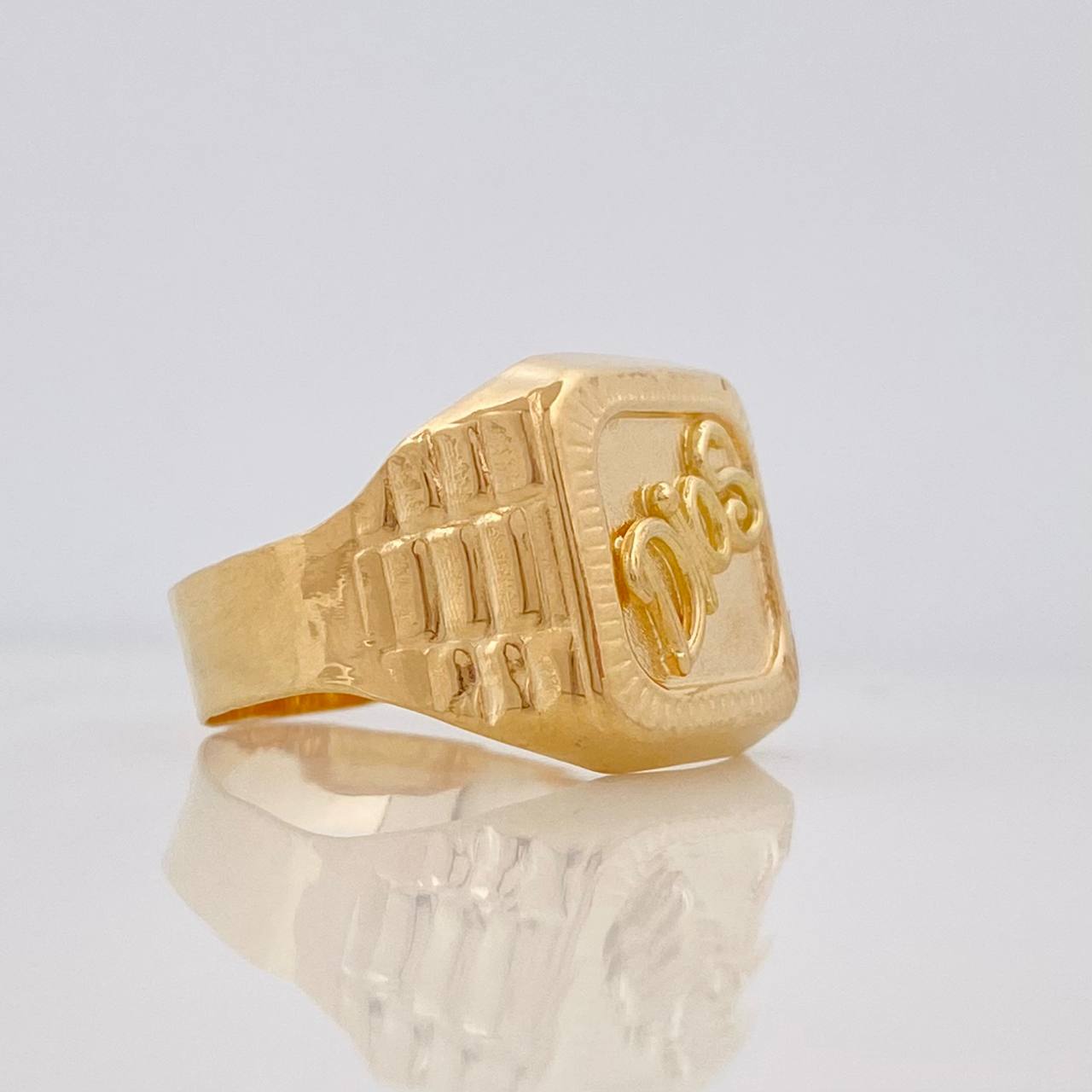 Anillo Dios 3.45g / T8 1/2 Oro Amarillo 18K