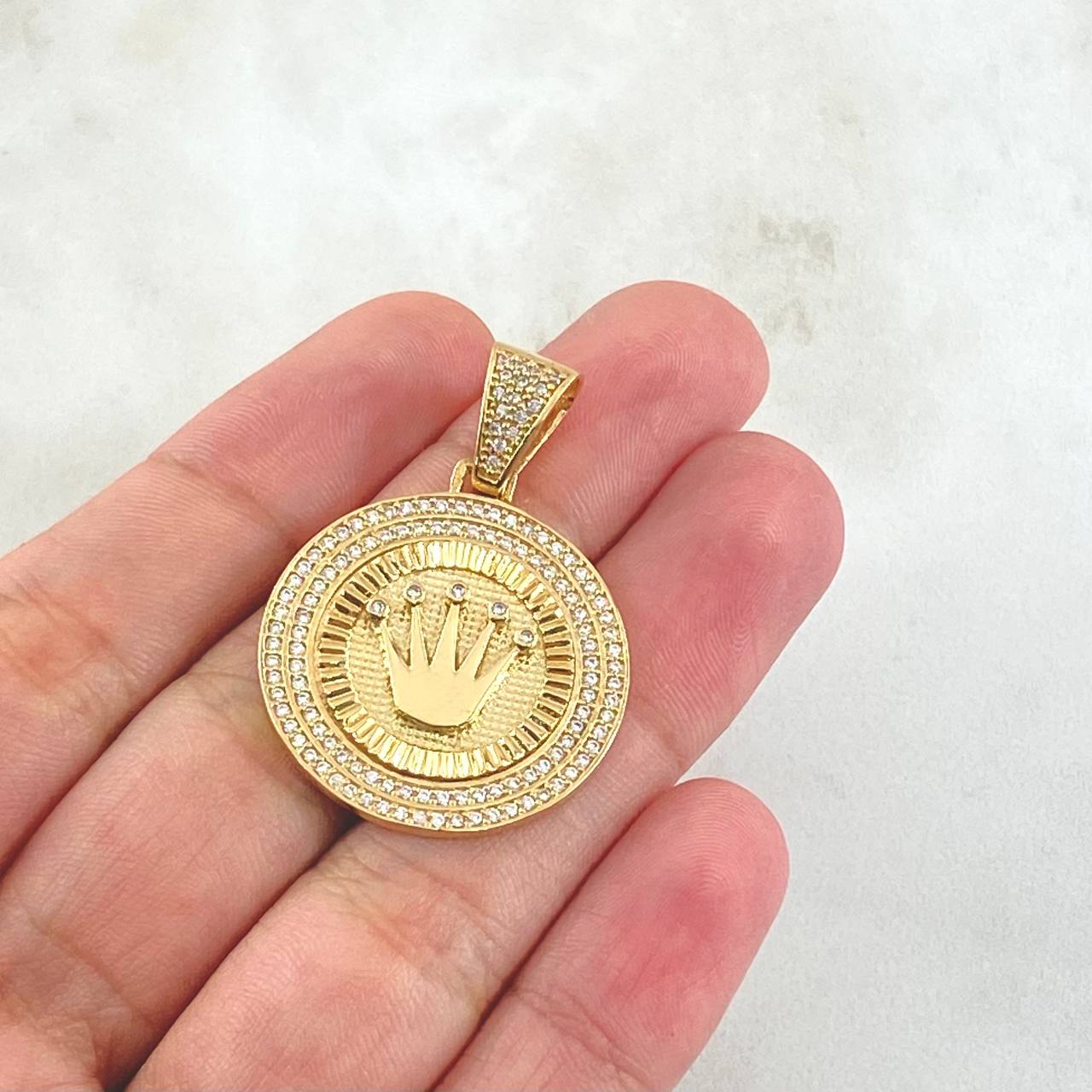 Dije Medalla Corona RX 7.1gr / 4cm / Circones Blancos Oro Amarillo 18K