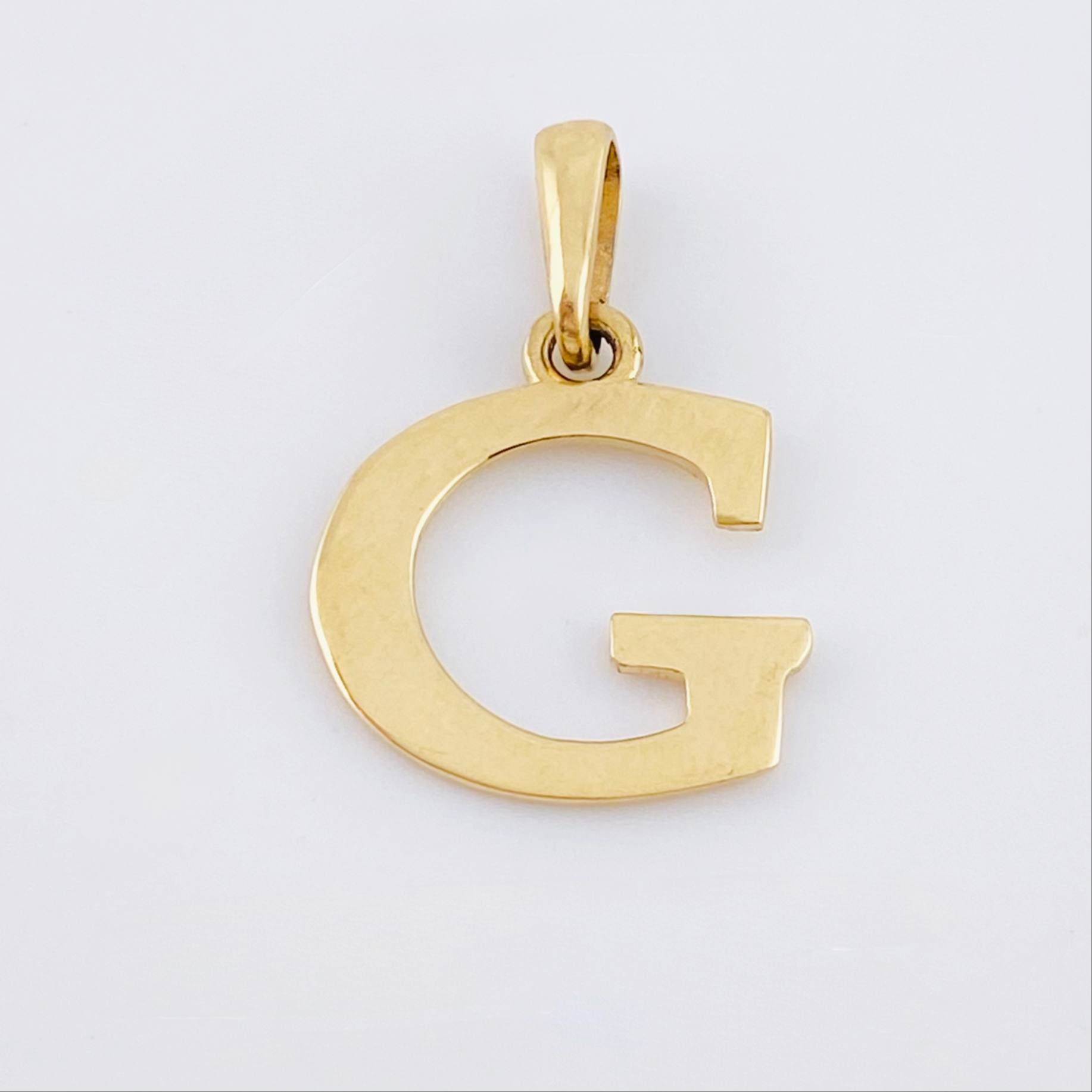 Dije Letra G 1.65gr / 2.05cm / Oro Amarillo 18K