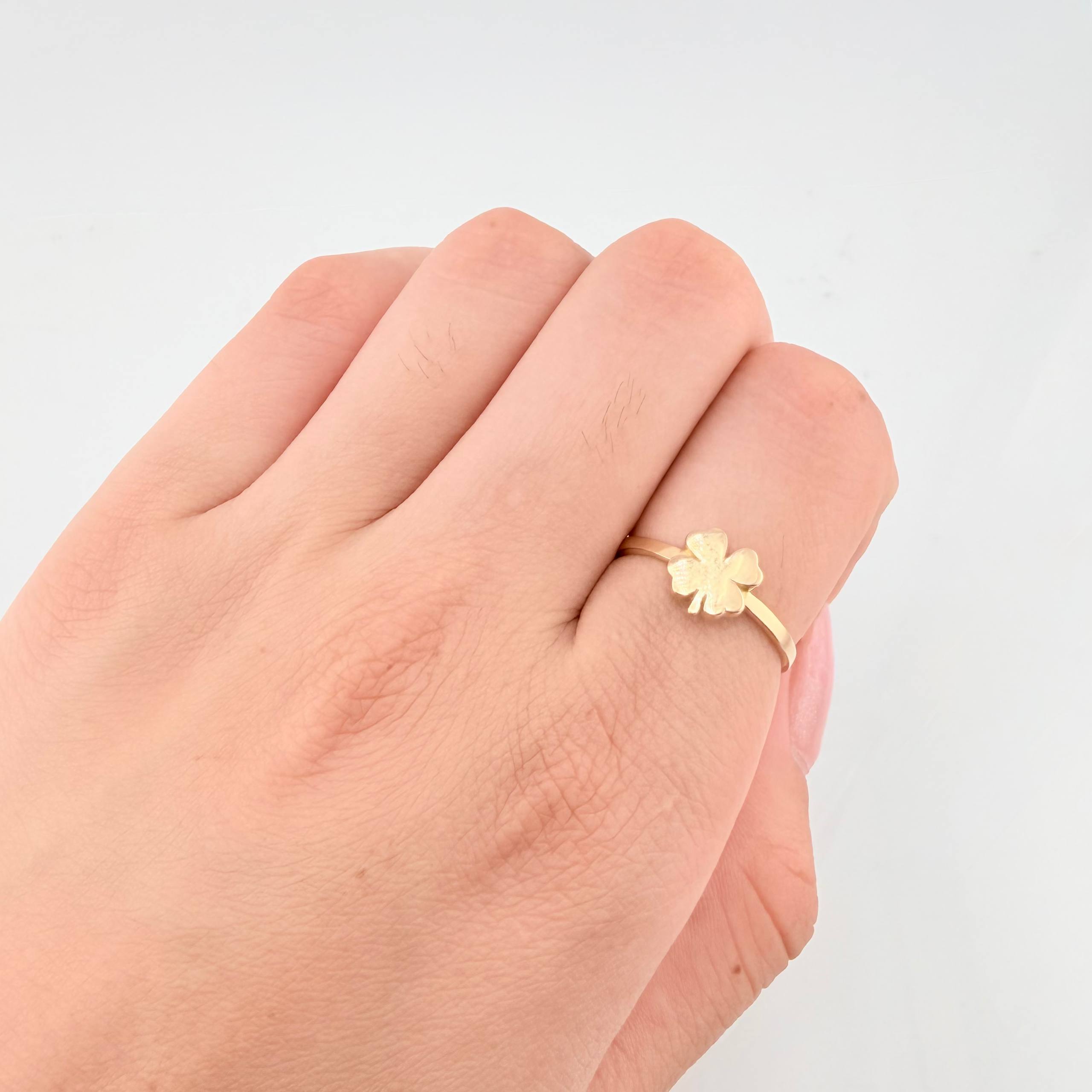 Anillo Trebol Diamantado 1.35gr / T8 / Oro Amarillo Nac.Esp. 18K