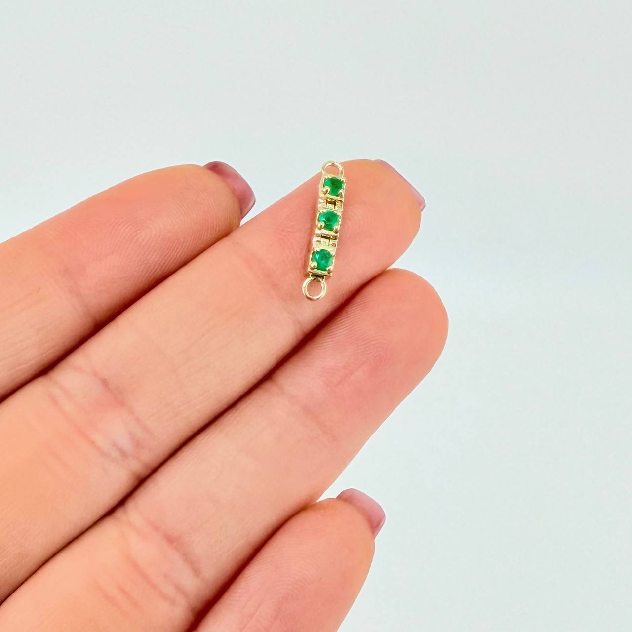 Herraje Trilogía Vertical Esmeraldas 15pts 1.15g / 1.7cm Oro Amarillo 18K