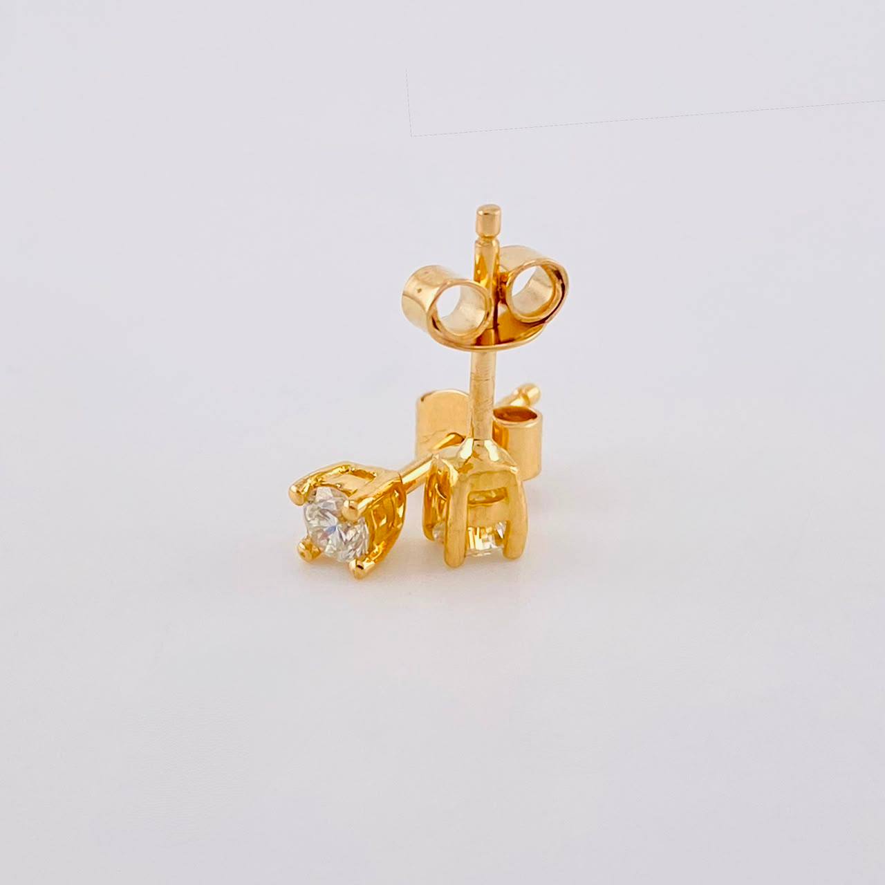 Topos Cuatro Garras Diamantes 25pts 1.15g / 3.4mm Oro Amarillo 18K