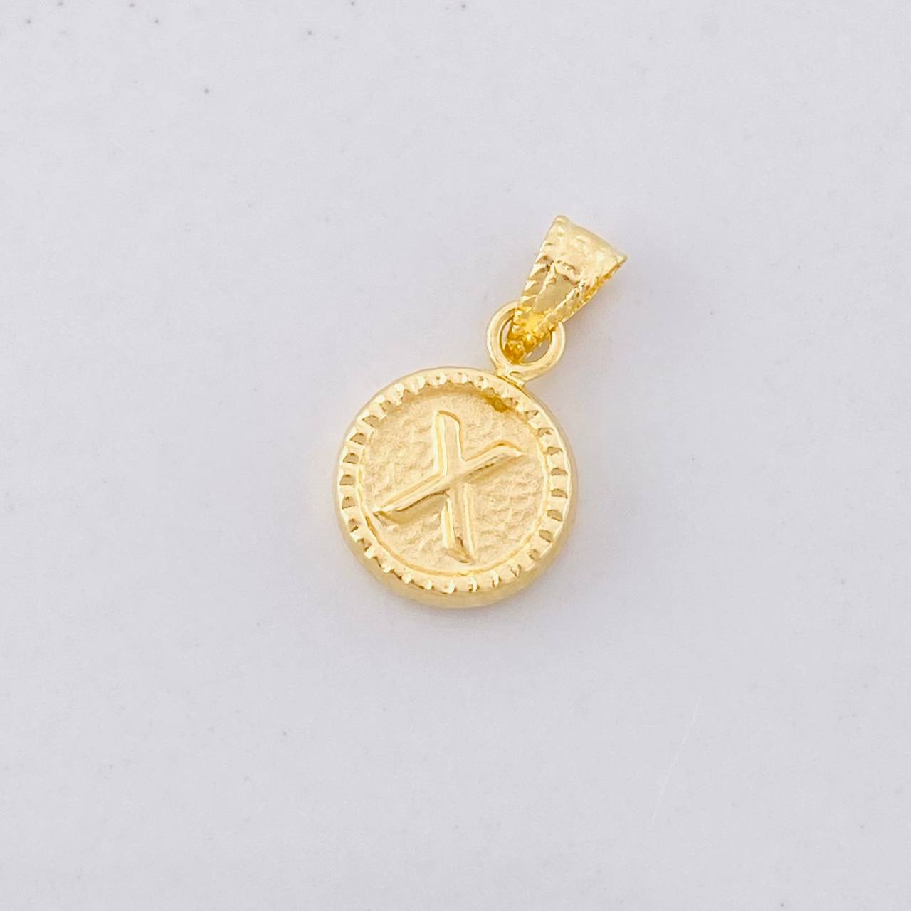 Dije Circulo Letra X 0.4g / 1.5cm Oro Amarillo 18K
