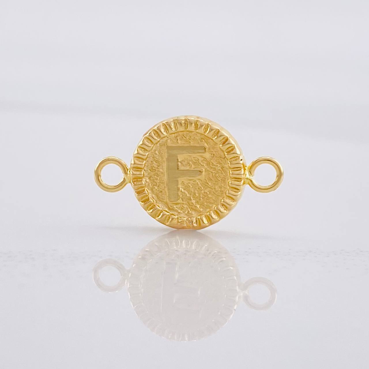 Herraje Circulo Letra F 0.6g / 1.7cm Oro Amarillo 18K
