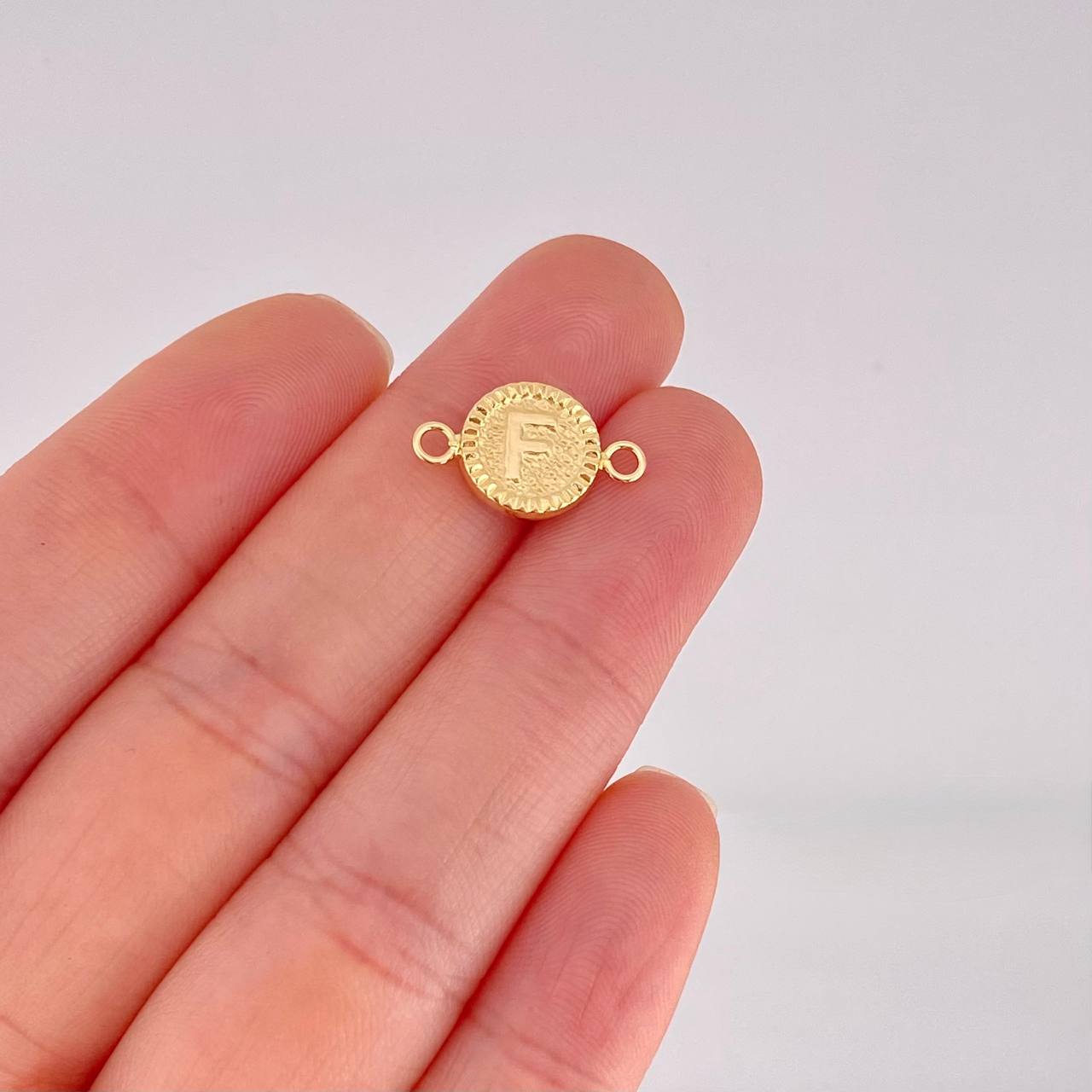 Herraje Circulo Letra F 0.6g / 1.7cm Oro Amarillo 18K
