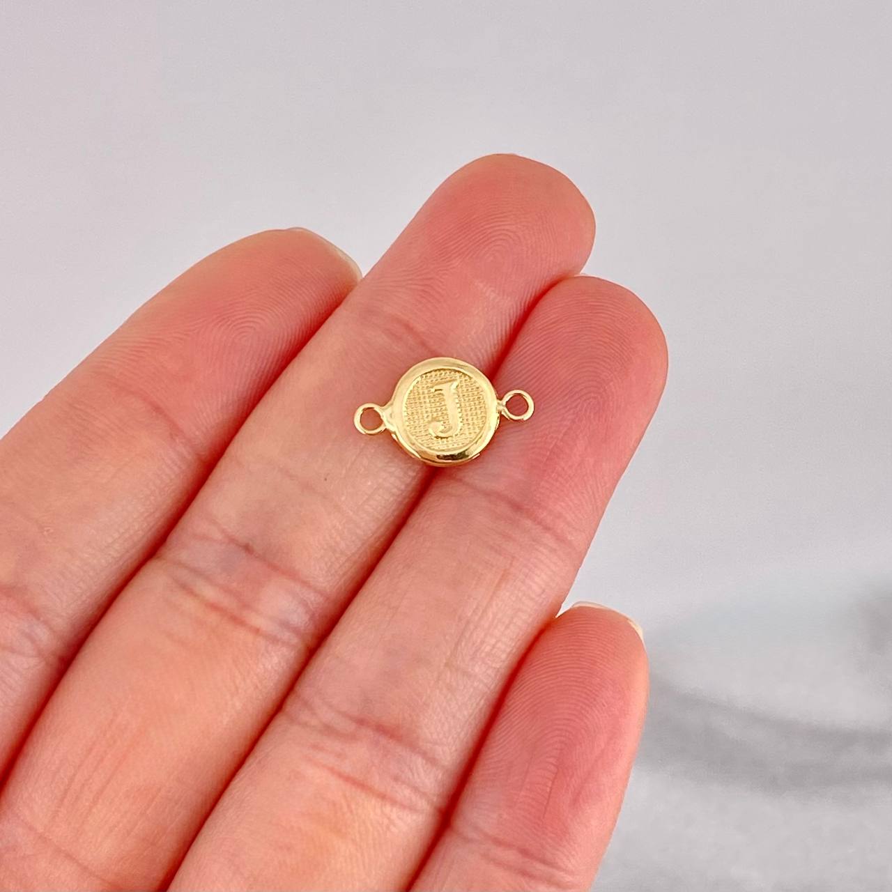 Herraje Circulo Letra J 0.35g / 1.5cm Oro Amarillo 18K