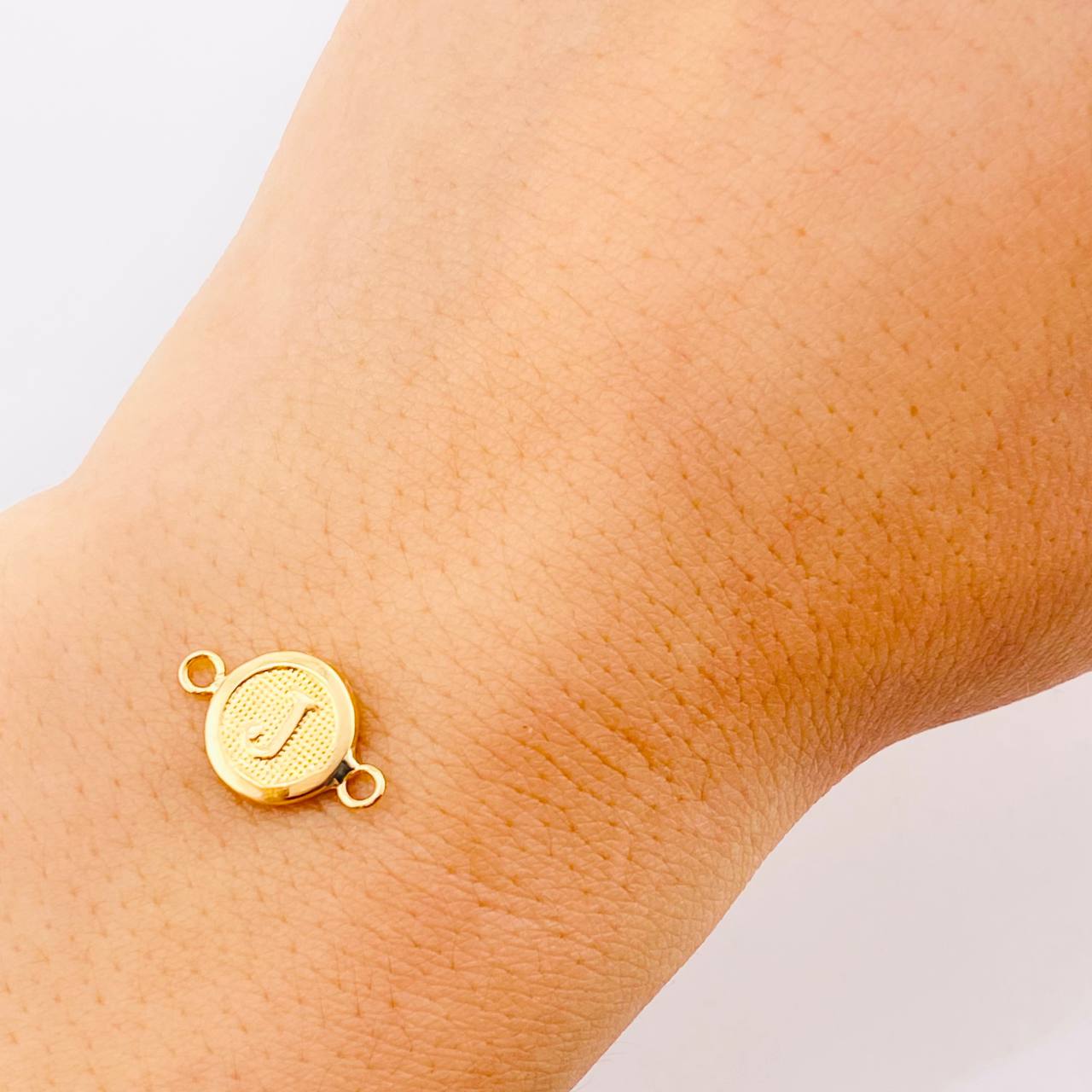 Herraje Circulo Letra J 0.35g / 1.5cm Oro Amarillo 18K