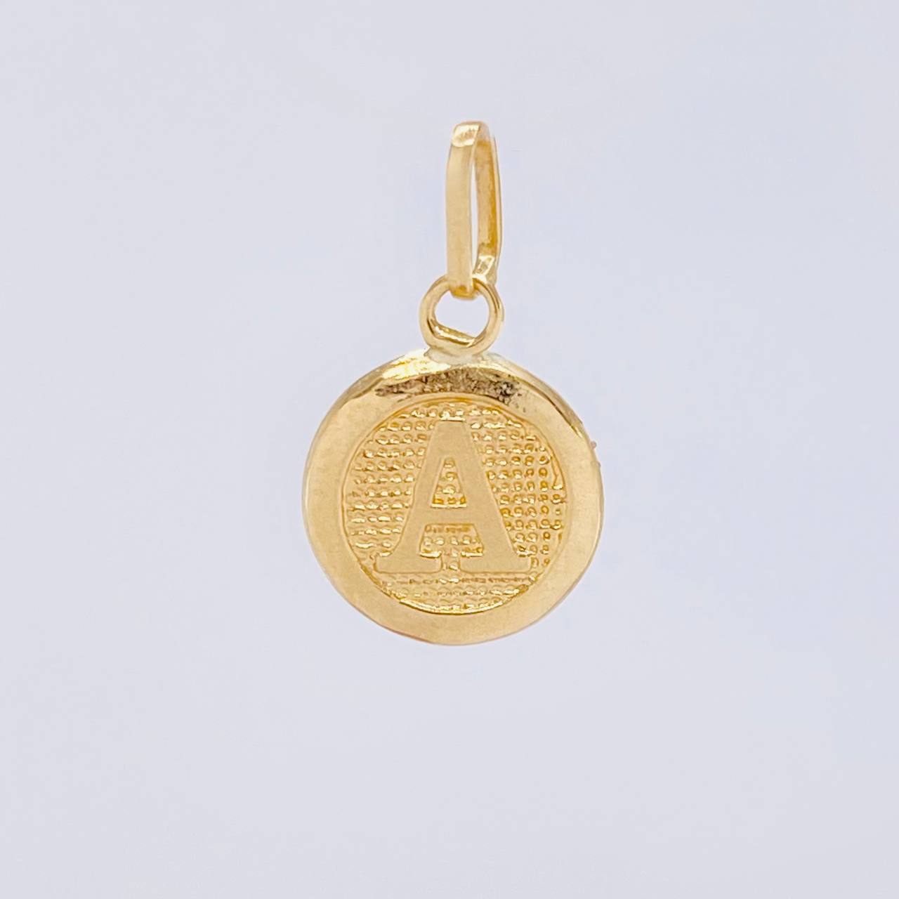 Dije Circulo Letra A 0.4g / 1.6cm Oro Amarillo 18K