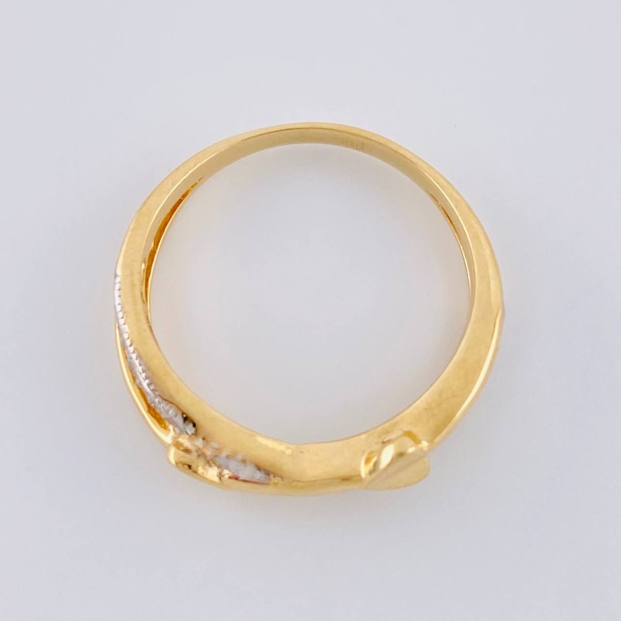 Anillo Entrelezado Corazones 3.55 g / T7 1/4 Oro Amarillo 18K