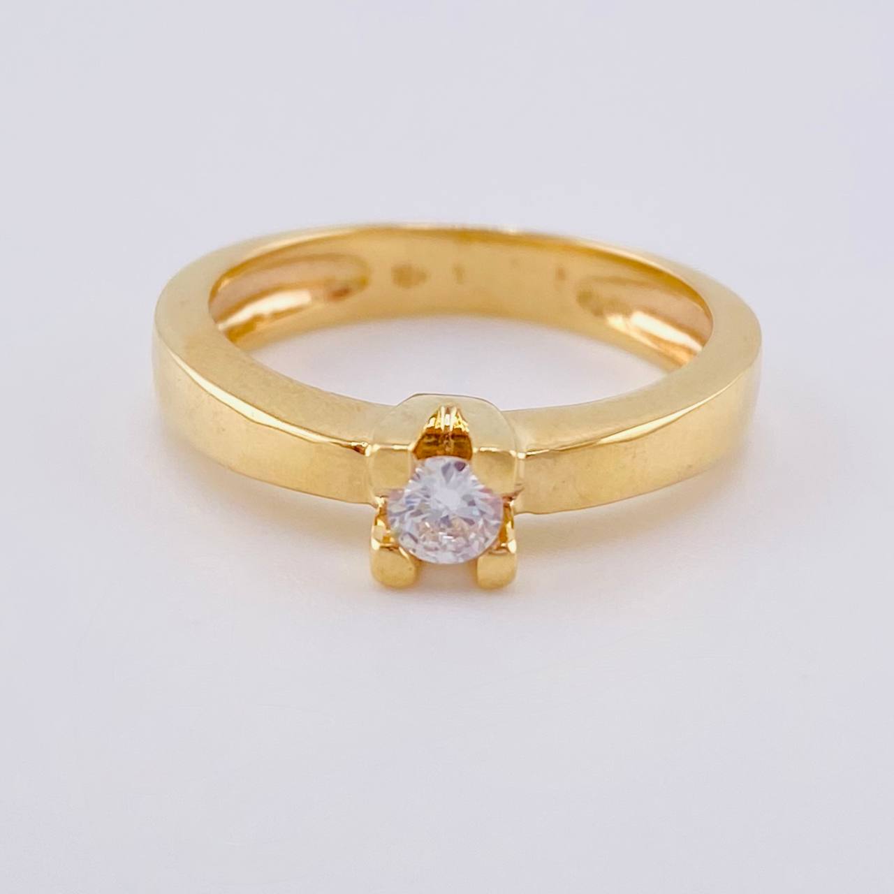 Anillo Solitario Liso Grueso 4 g / T6 Oro Amarillo 18K