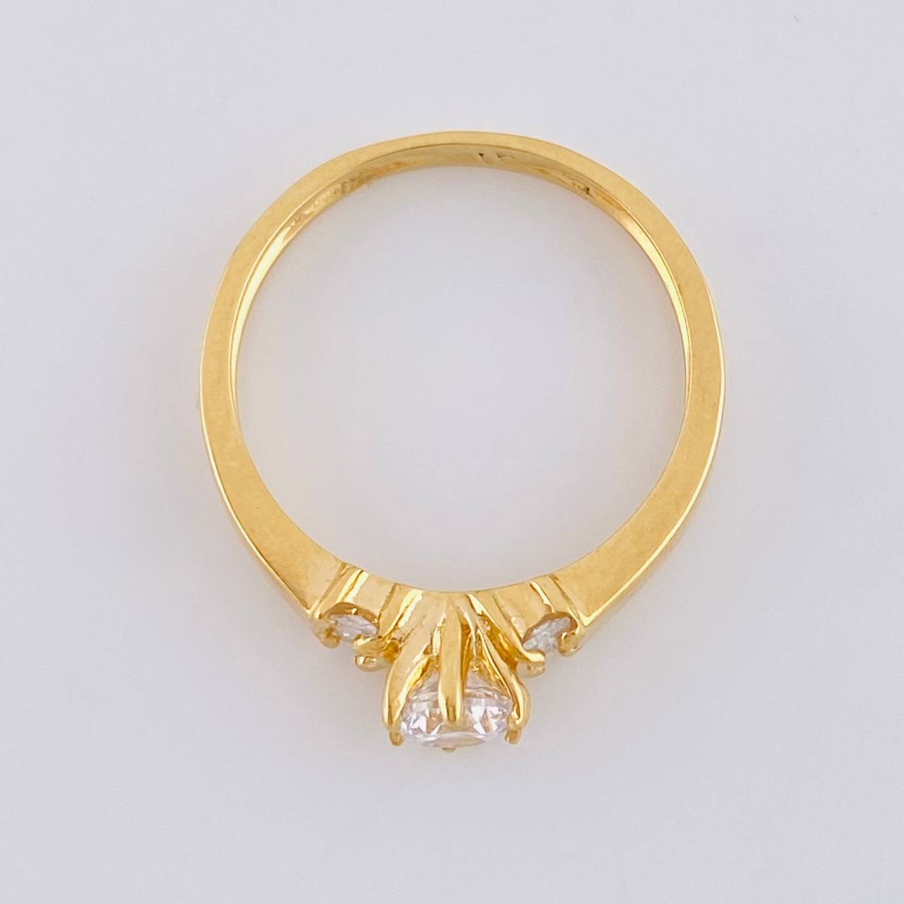 Anillo Solitario Bicuadratico 2.55 g / T6 Oro Amarillo 18K