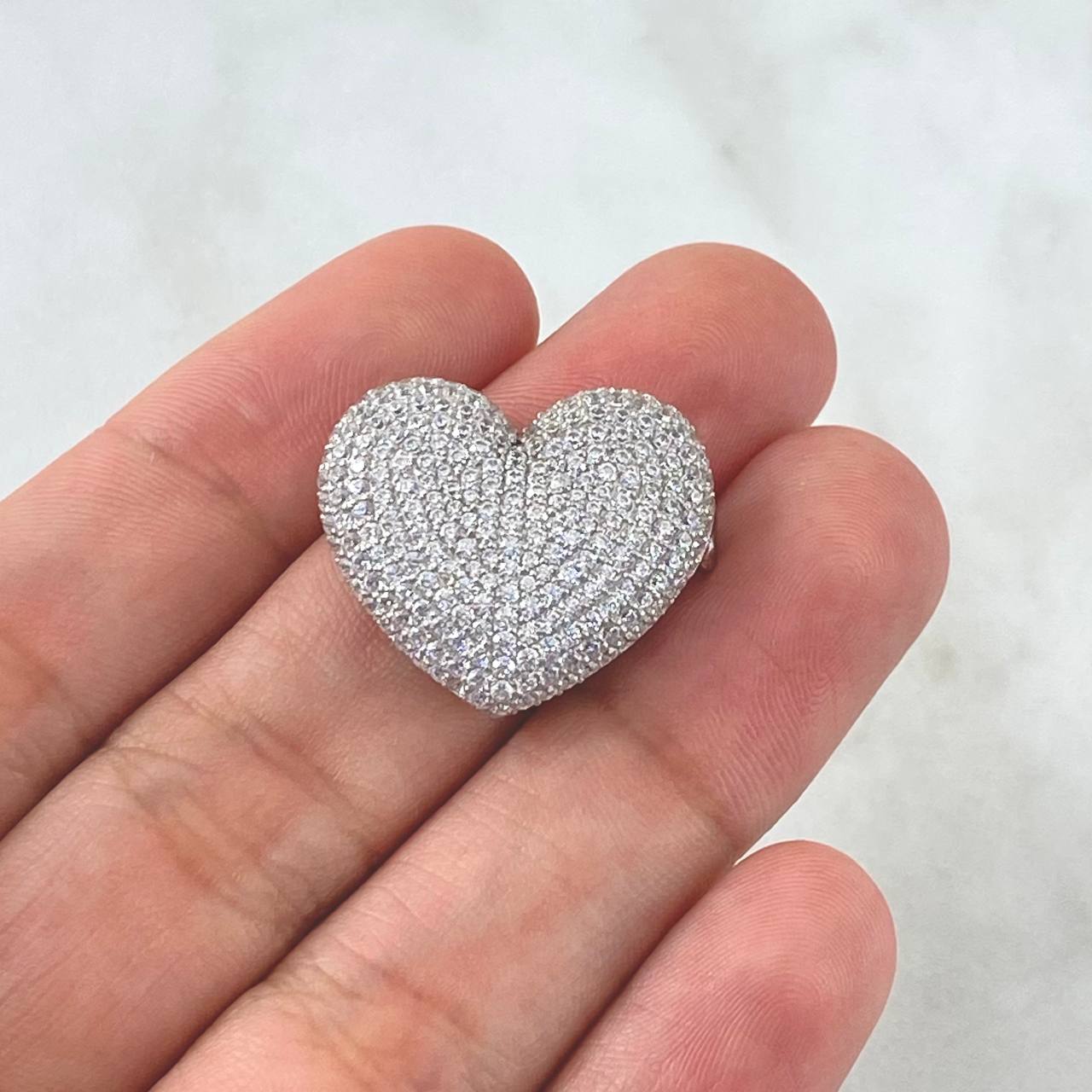 Dije Corazón Tupido Doble Argolla 6.65gr / 2.1cm / Circones Blancos Oro Amarillo 18K *