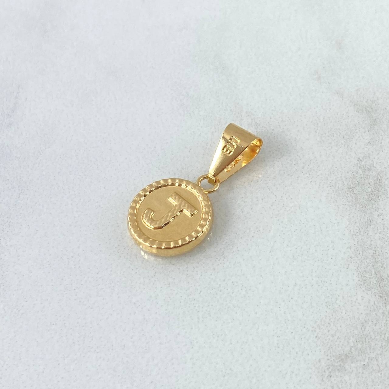 Dije Letra J Lisa 0.7gr / 1.9cm / Circulo Bordeado Oro Amarillo 18K