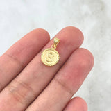 Dije Letra S Mate 0.6gr / 1.5cm / Circulo Cargador Bordeado Oro Amarillo 18K ©