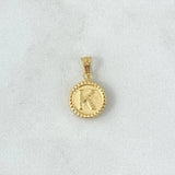 Dije Letra K Mate 0.6gr / 1.5cm / Circulo Cargador Bordeado Oro Amarillo 18K
