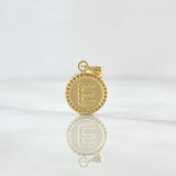 Dije Letra E Mate 0.65gr / 1.7cm / Circulo Cargador Bordeado Oro Amarillo 18K