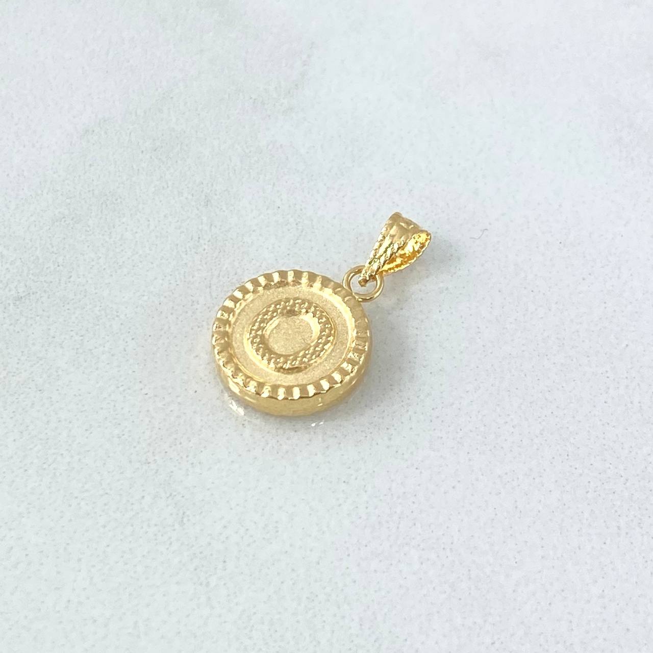 Dije Letra O Mate 0.55gr / 1.7cm / Circulo Cargador Bordeado Oro Amarillo 18K