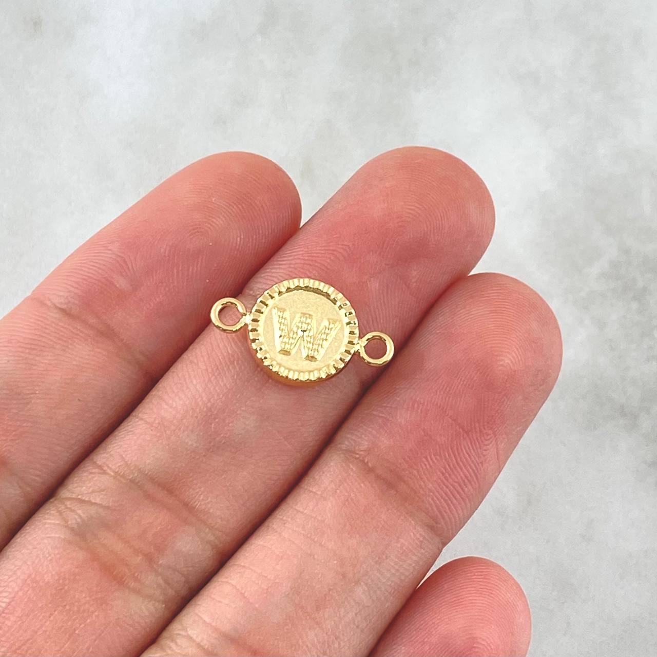 Herraje Letra W Mate 0.55gr / 1.7cm-Circulo Bordeado  Oro Amarillo 18K