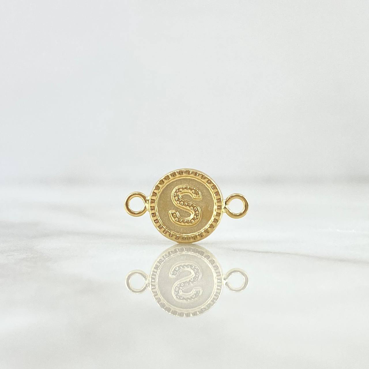 Herraje Letra S Mate 0.55gr / 1cm-1.7cm / Circulo Bordeado Oro Amarillo 18K ©