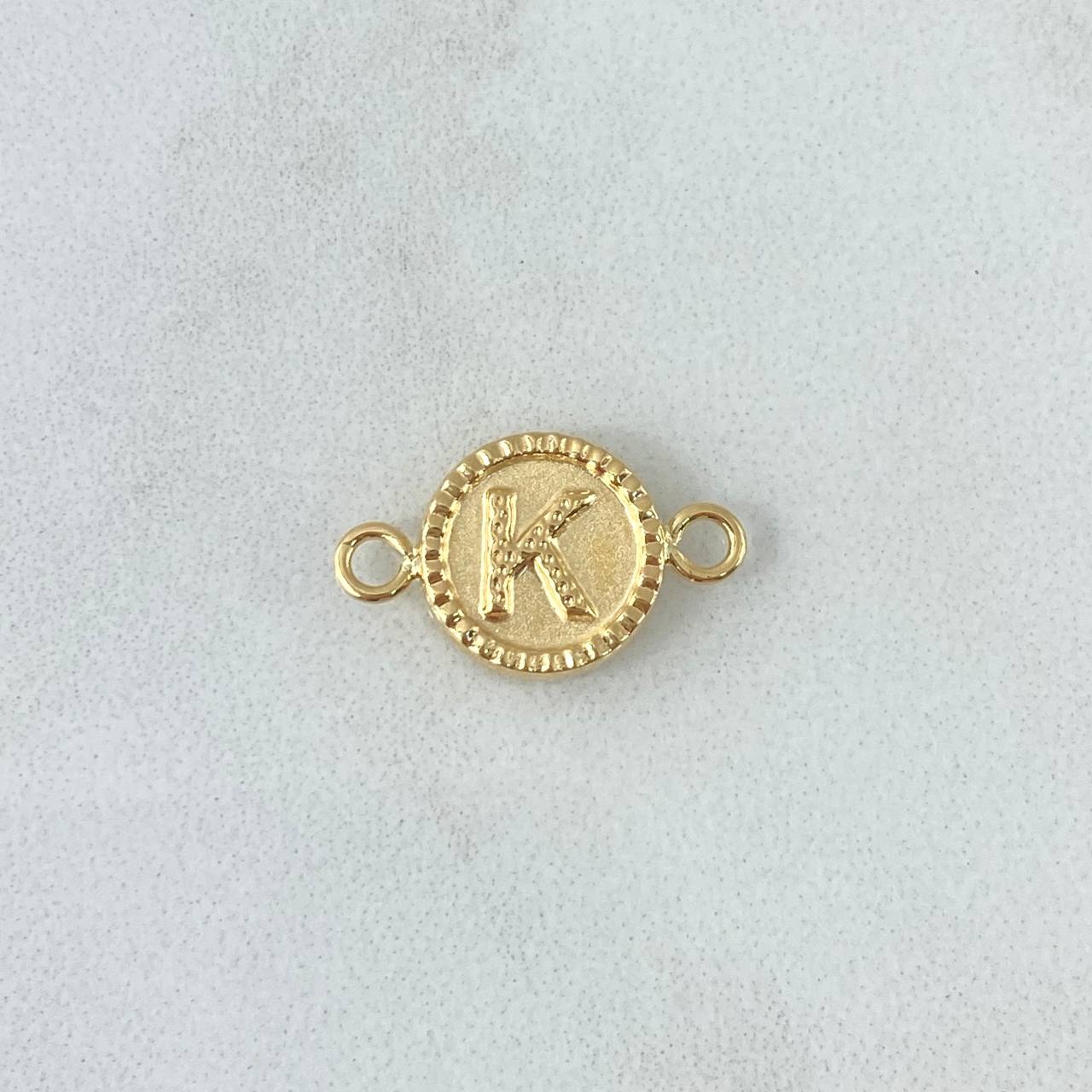 Herraje Letra K Mate 0.65gr / 1cm-1.7cm / Circulo Bordeado Oro Amarillo 18K ©