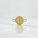 Herraje Letra V Mate 0.55gr / 1cm-1.7cm / Circulo Bordeado Oro Amarillo 18K ©