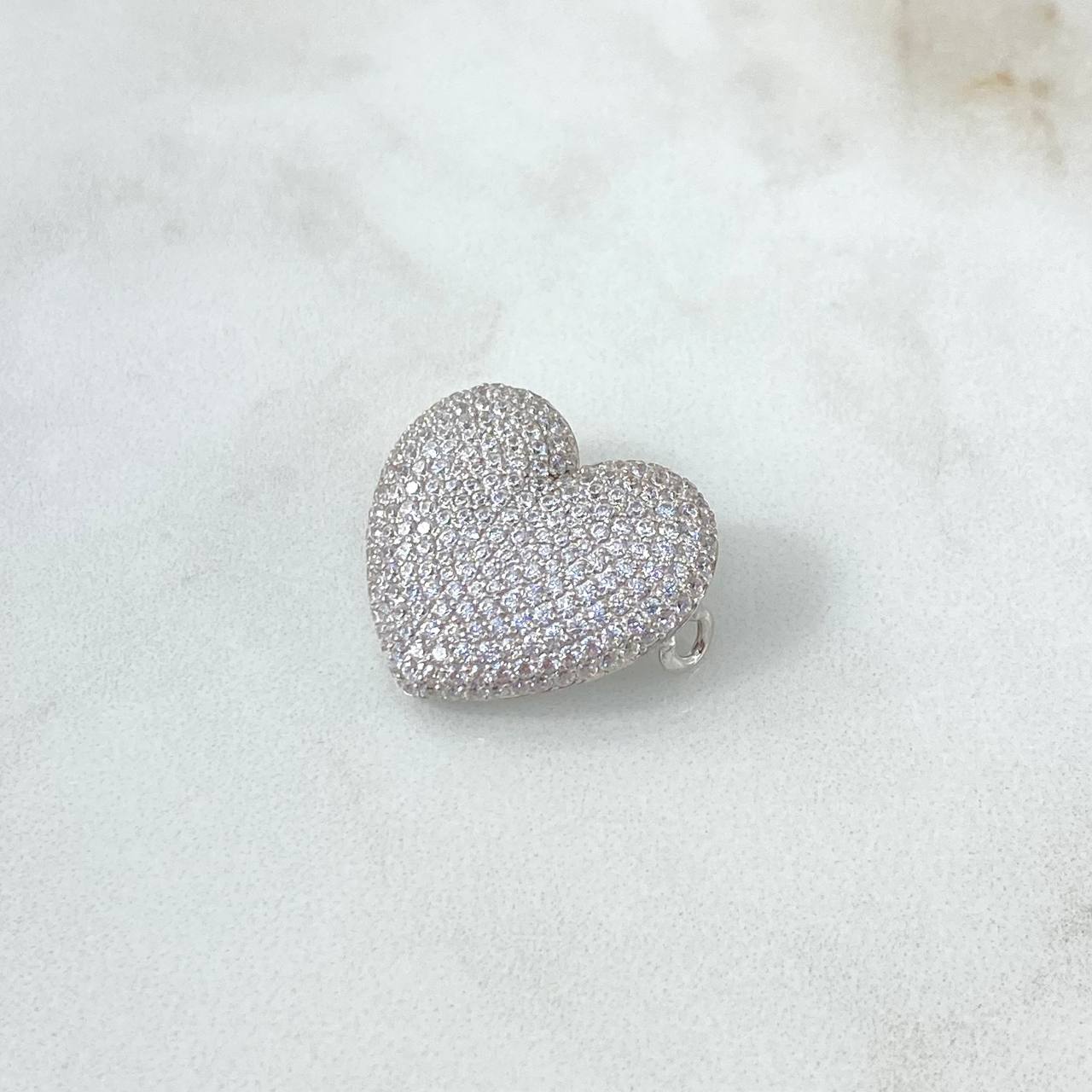 Dije Corazón Tupido Doble Argolla 6.65gr / 2.1cm / Circones Blancos Oro Amarillo 18K *