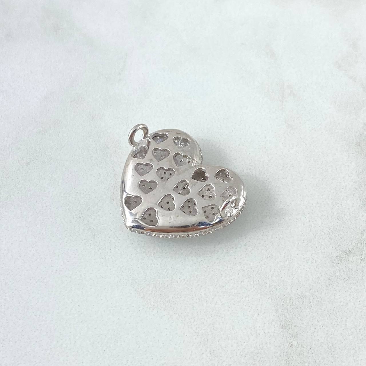 Dije Corazón Tupido Doble Argolla 6.65gr / 2.1cm / Circones Blancos Oro Amarillo 18K *