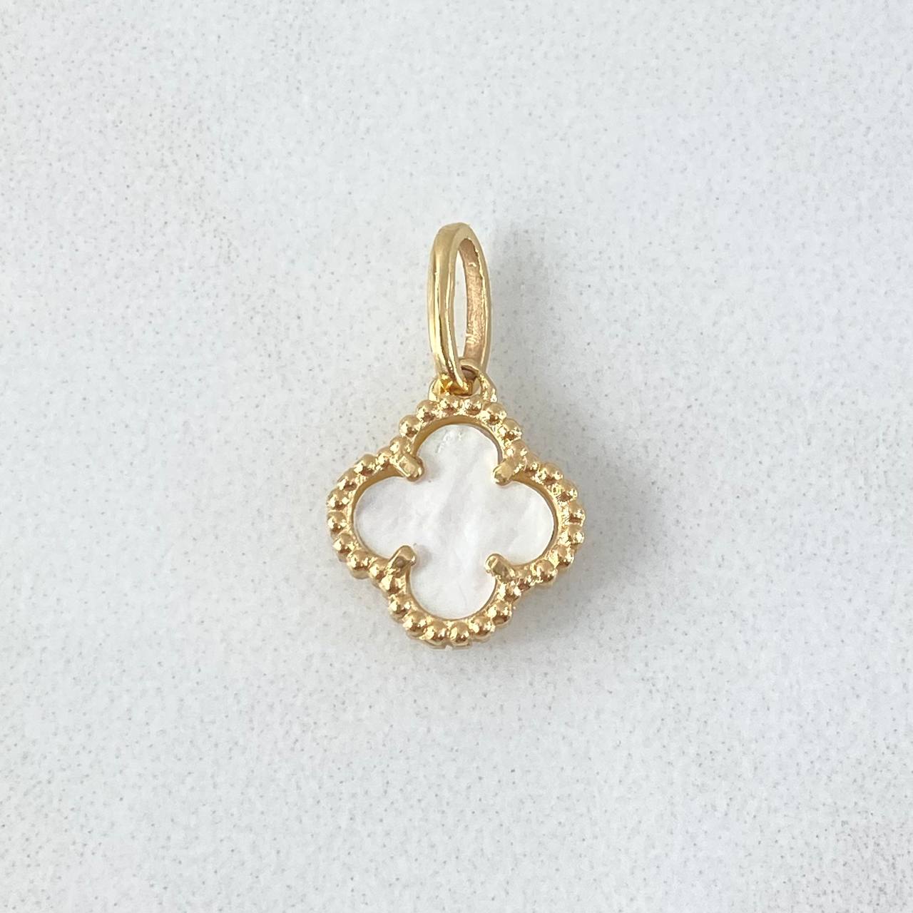 Dije Trébol VCyA 1.3gr / 1.7cm / Nacar Blanco Puteado Oro Amarillo Nac.Esp. 18K *