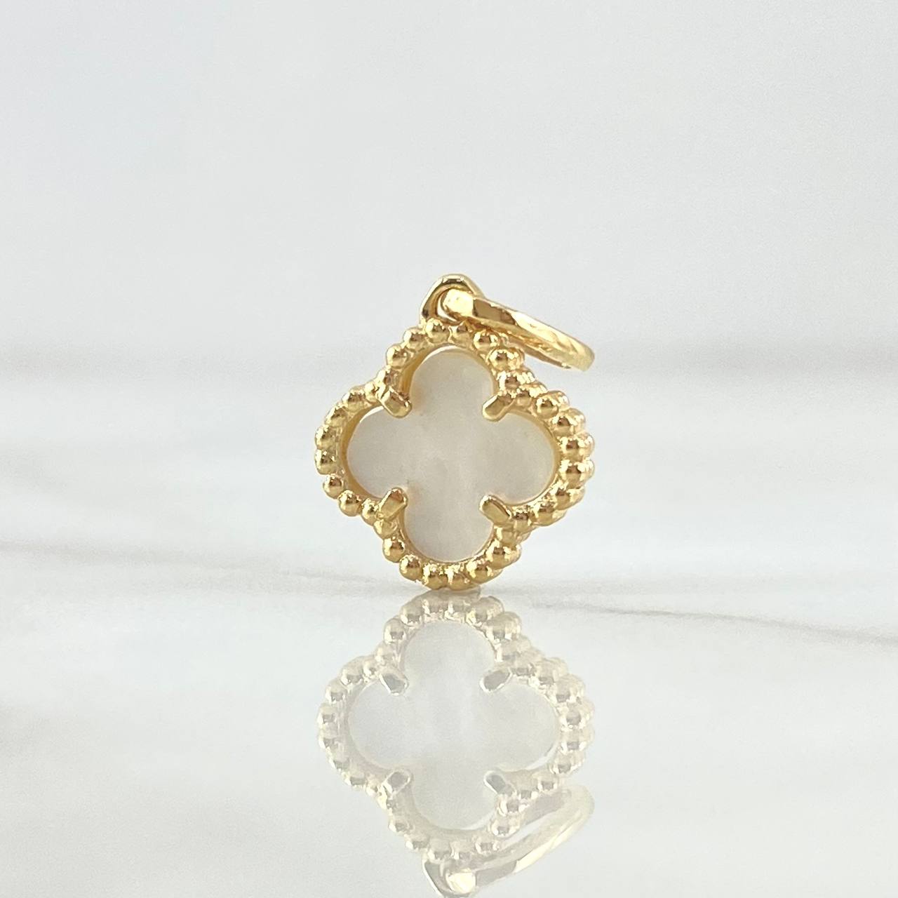 Dije Trébol VCyA 1.3gr / 1.7cm / Nacar Blanco Puteado Oro Amarillo Nac.Esp. 18K *