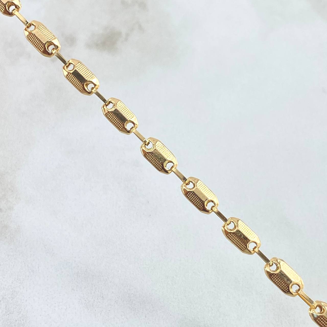 Pulso Rustico Barril Bi-Texturizado 4.5gr / 21.5cm / 4mm Liso Punteado Oro Amarillo 18K