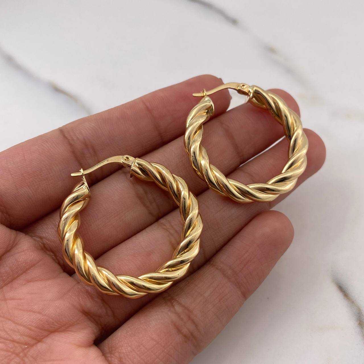 Candongas Luxe 5.2gr / 3cm / Entorchada Oro Amarillo 18K $