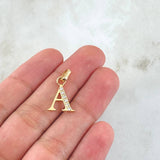 Dije Letra A 1.05gr / 2cm / Circones Blancos Oro Amarillo 18K ©