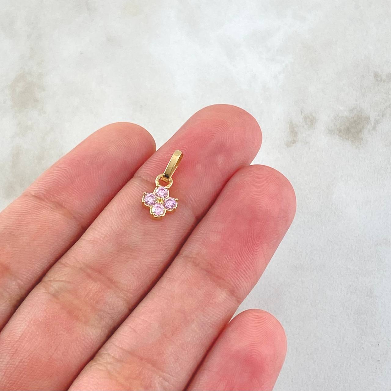 Dije Flor Cuatro Petalos 0.65gr / 1.5cm / Circones Rosados Oro Amarillo 18K ©