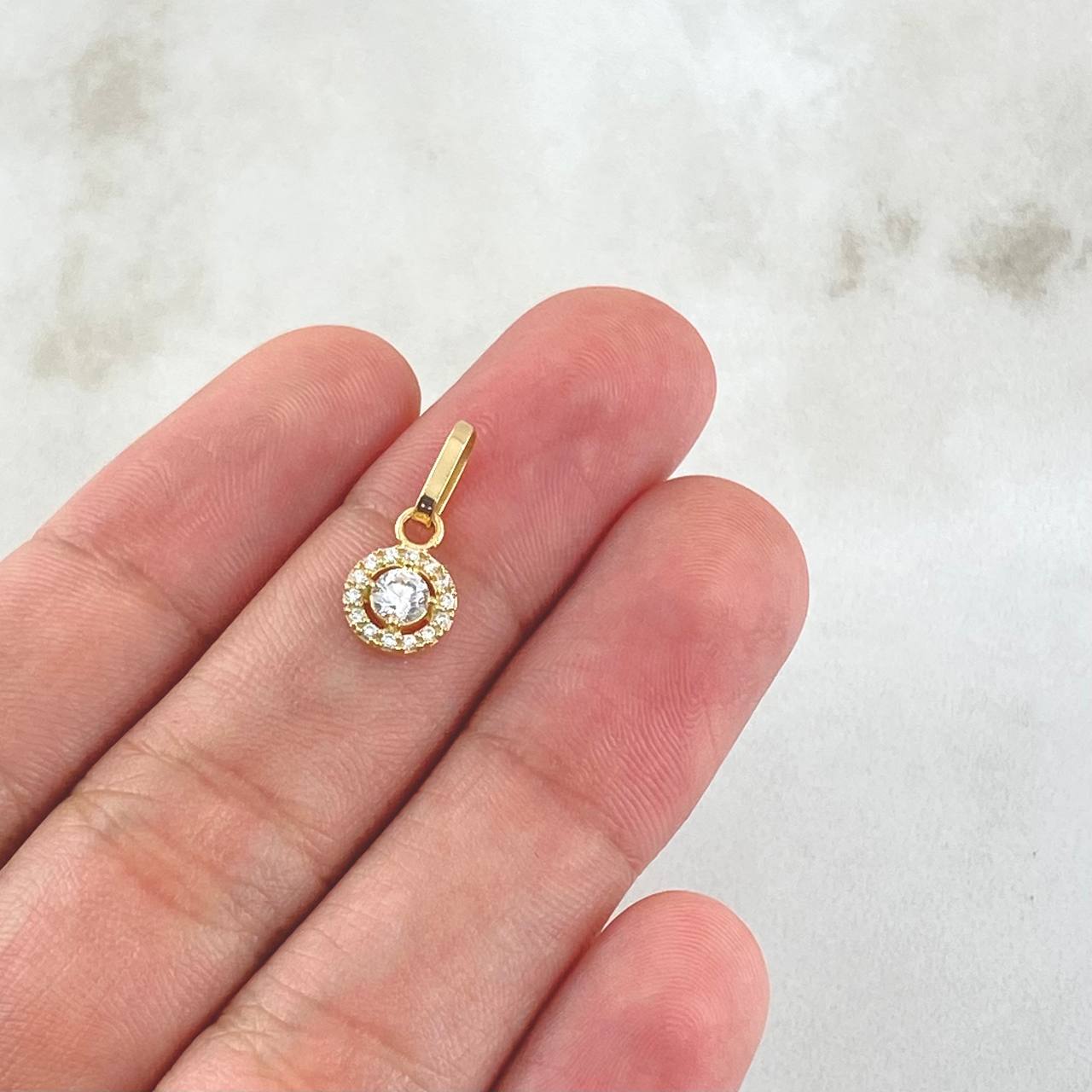 Dije Halo 0.8gr / 2cm / Circones Blancos Oro Amarillo 18K