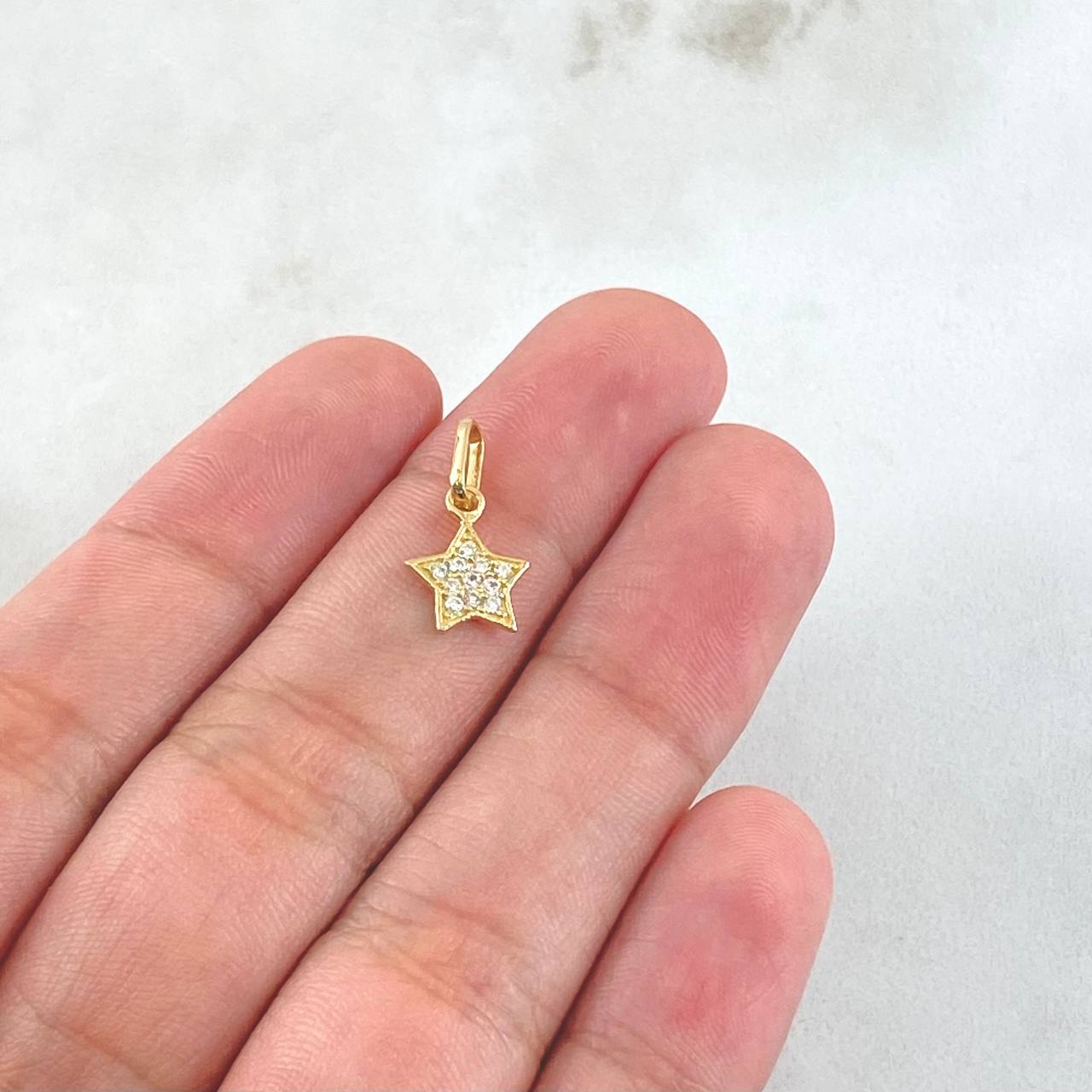 Dije Estrella 0.55gr / 1.5cm / Circones Blancos Oro Amarillo 18K